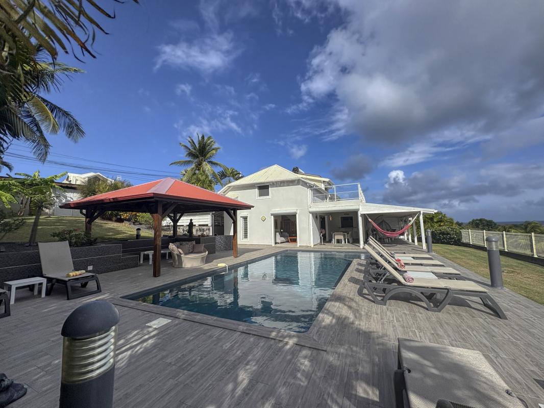 6.Location villa piscine vue mer Saint François Guadeloupe_Piscine